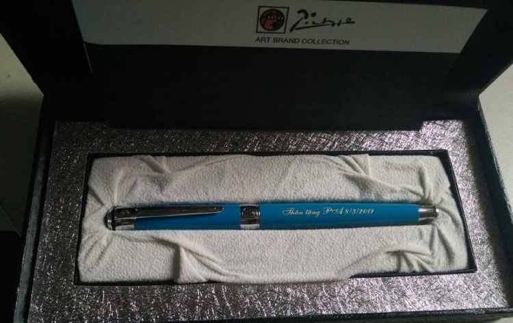 Khắc laser bút làm quà tặng