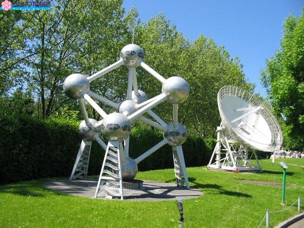 mô hình phân tử ATOMIUM