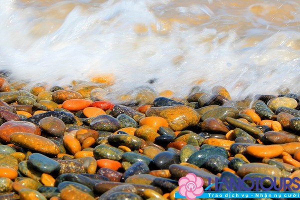 Bãi đá bảy màu