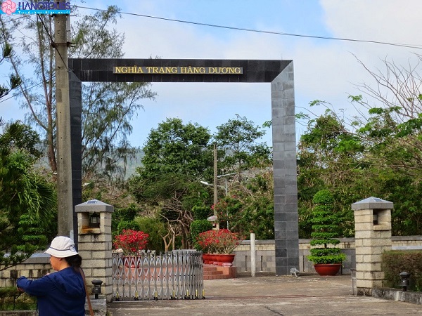 Cổng nghĩa trang Hàng Dương