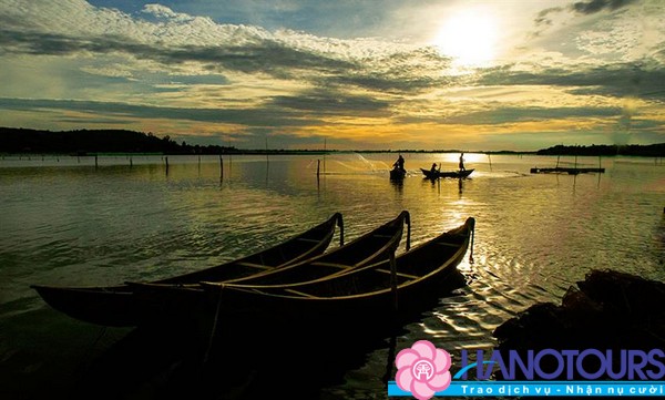 Đầm Ô Loan