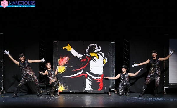 Thưởng thức màn trình diễn Drawing Show