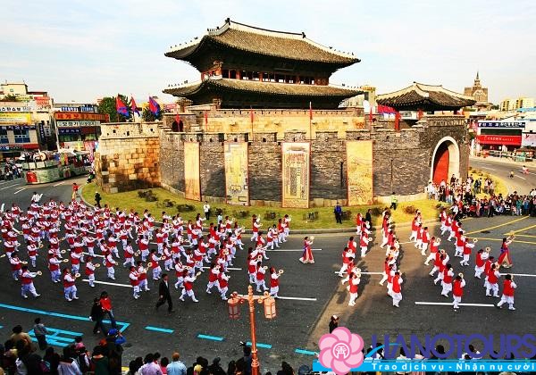 du lịch hàn quốc tham gia lễ hội hwaseong