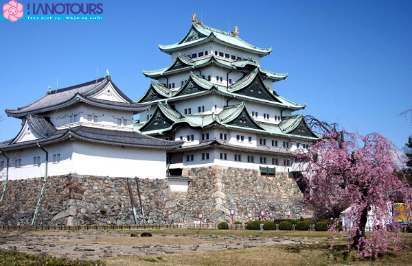 Lâu đài Osaka đồ sộ, uy nghi – nằm trong khu thành cổ nổi tiếng bậc nhất Nhật Bản