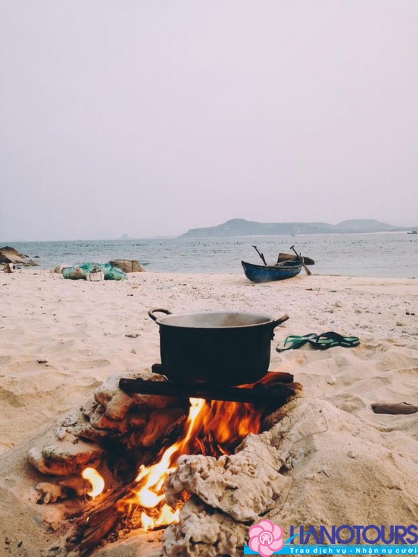 nau-an-tren-bien-du-lich-phu-quoc