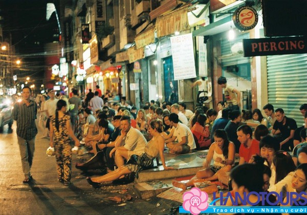 Du lịch Sài Gòn khám phá phố tây Bùi Viện