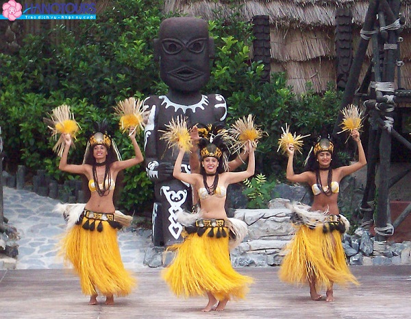 Polynesian Dancing Showing