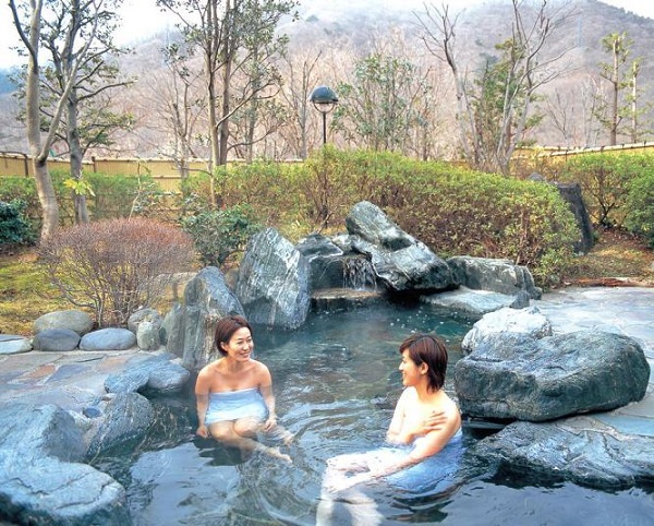 Tắm suối nước nóng Onsen Nhật Bản