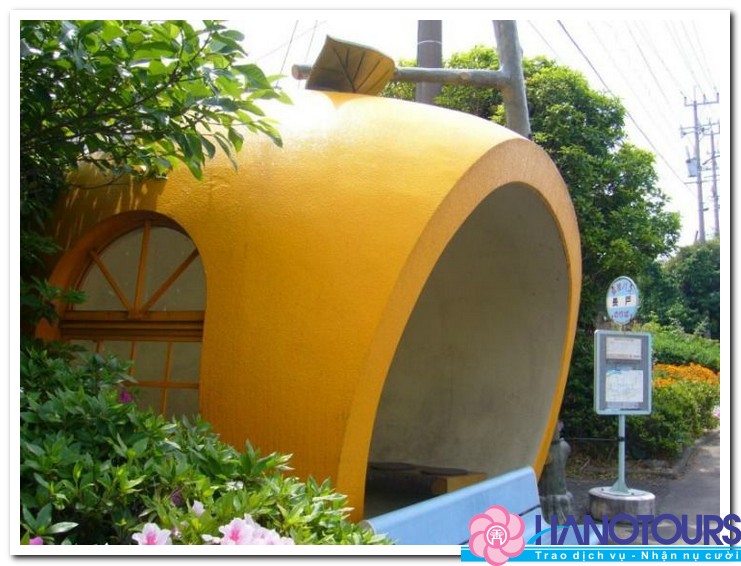 Những trạm xe bus trái cây độc đáo ở Nhật Bản