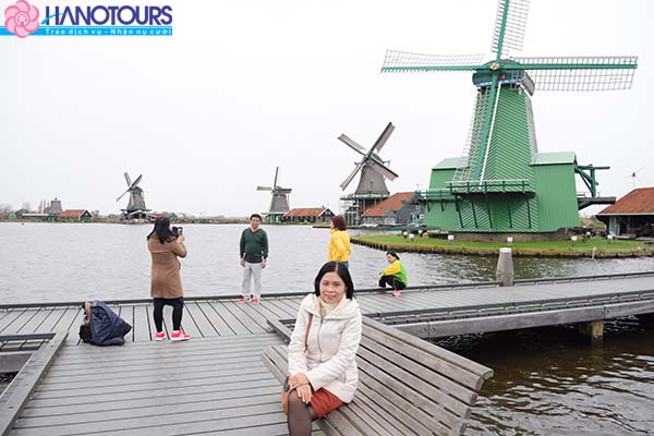 Khu bảo tàng ngoài trời Zaanse Schans - một ngôi làng cổ đẹp như tranh với những chiếc cối xay gió