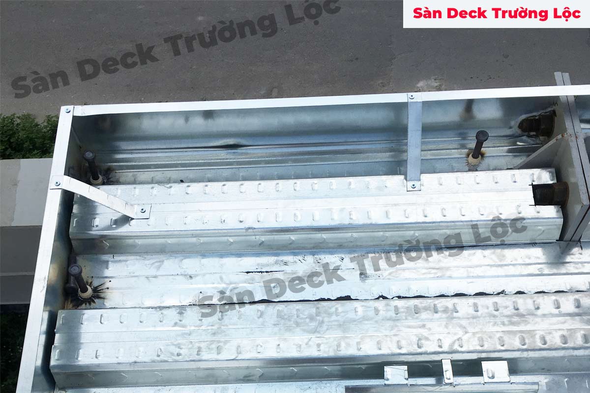 Cung cấp phụ kiện sàn deck như ke bo diềm sàn deck và đinh hàn chống cắt sàn deck