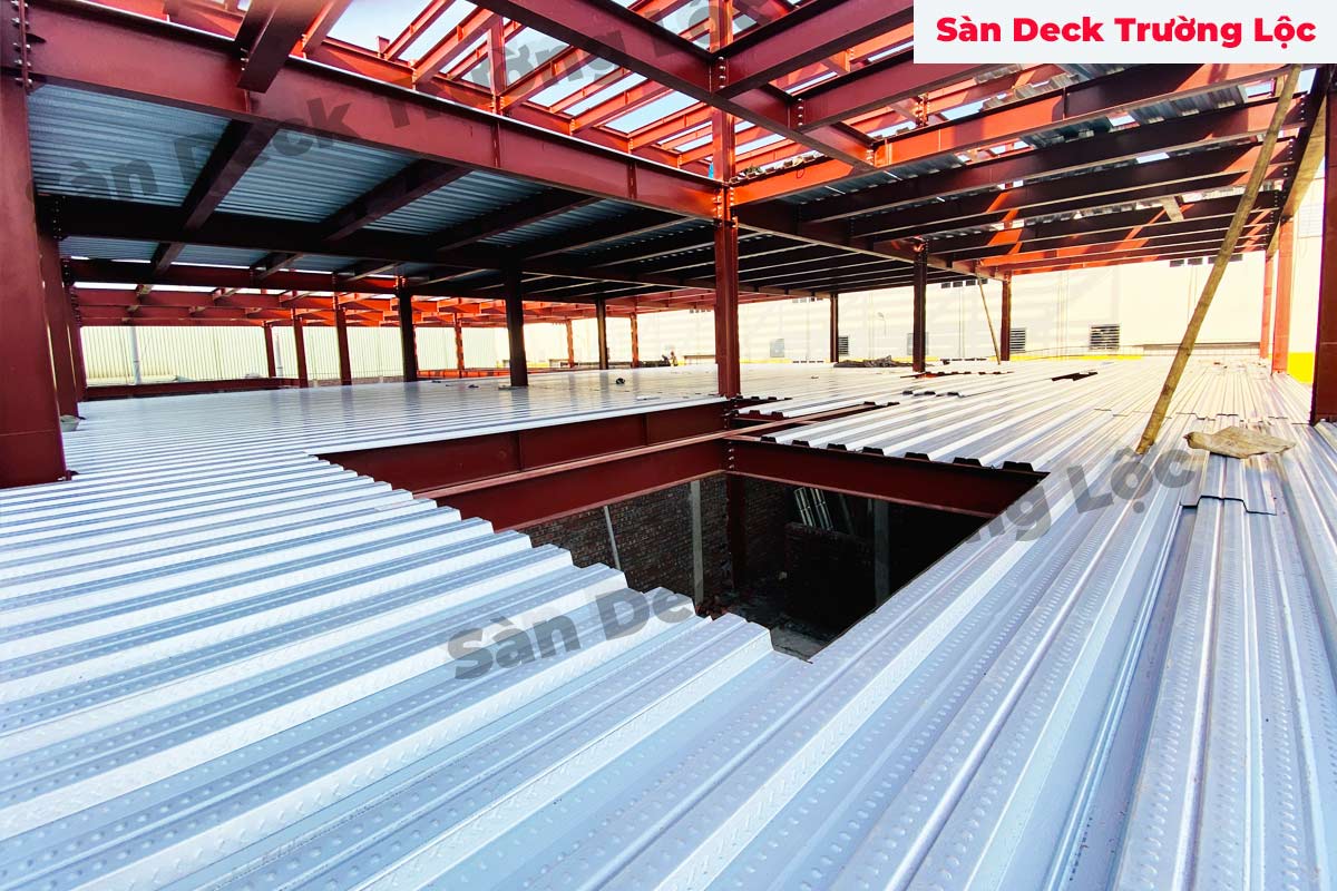 Sàn deck trường lộc tại nhà máy mobase Việt nam