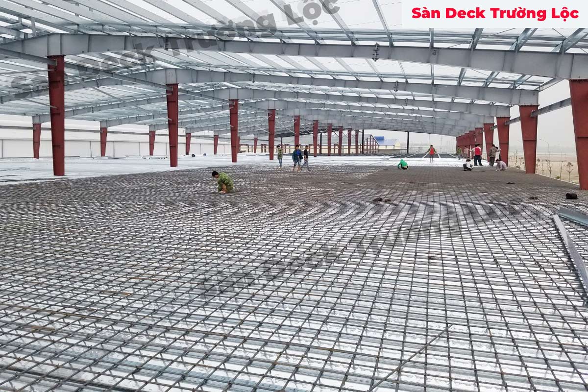 Dự án nhà máy Vinfast sử dụng sàn deck Trường Lộc