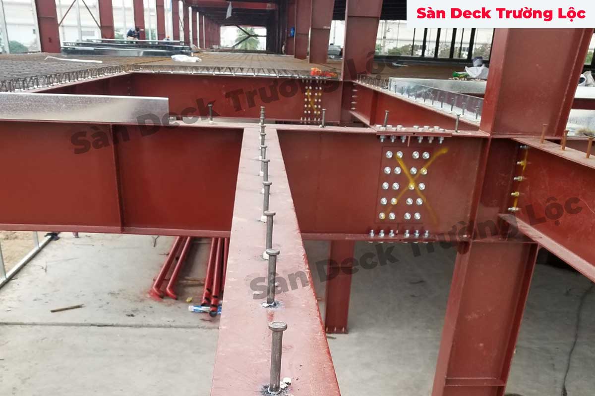 thi công bắn đinh hàn chống trượt sàn deck Trường Lộc