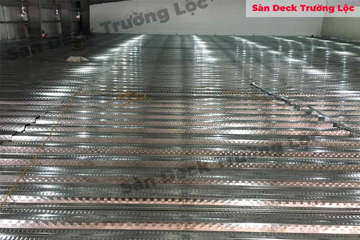 dự án cung cấp lắp đặt sàn deck tại lào cai cho nhà máy sản xuất phụ gia thức ăn chăn nuôi tại khu công nghiệp Tằng Lỏong.