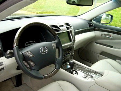 cho-thue-xe-lexus-4-cho-theo-thang-o-dau