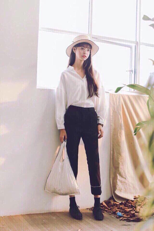 Somi trắng cổ V