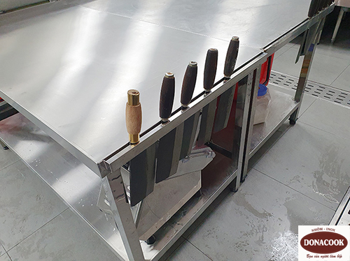 BÀN INOX CHẶT ĐỒ ĂN