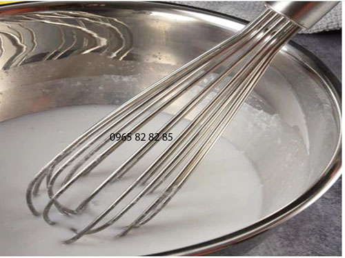 Dụng cụ đánh bột