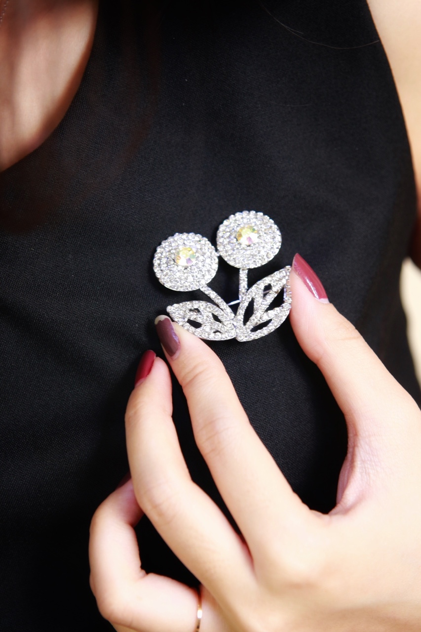 Phụ kiện cài áo nữ giá rẻ