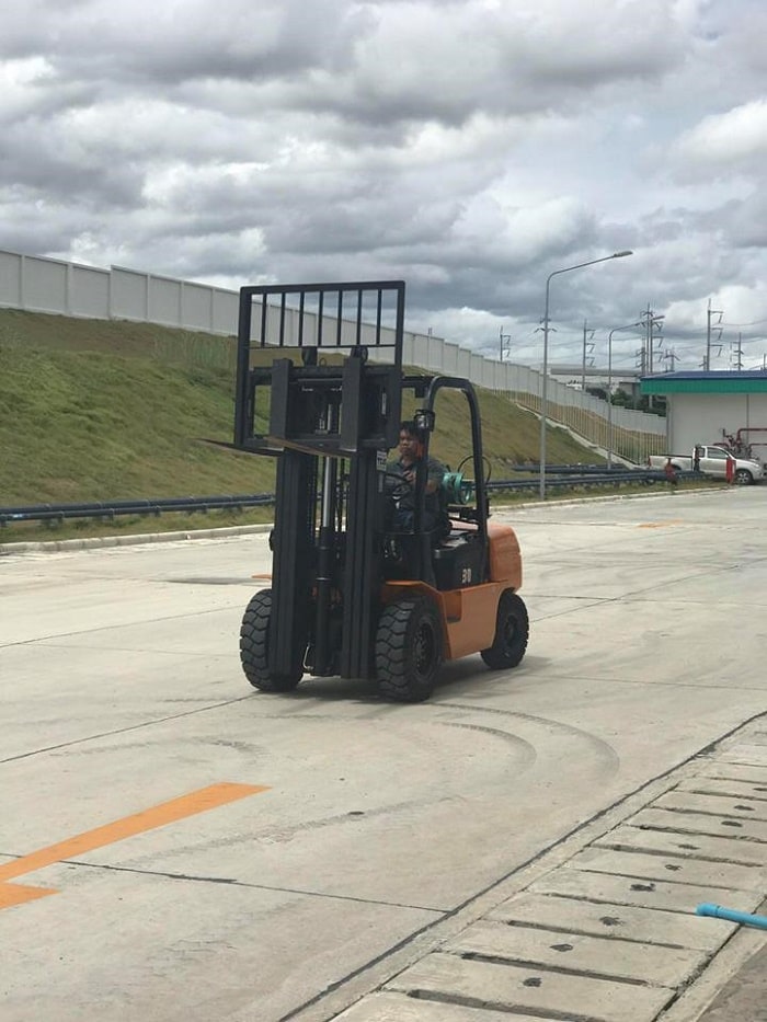 3-meo-lam-sach-xe-nang-dau-dung-cach