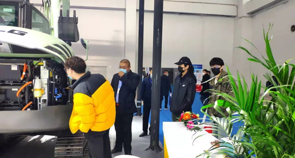 May-xuc-dien-SDLG-ra-mat-tai-CIEME-2021