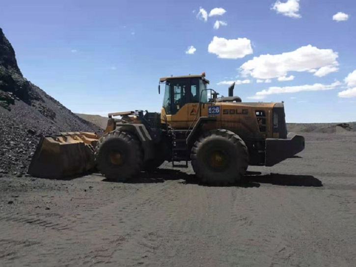 May-xuc-SDLG-tai-trong-lon-tai-Gobi-MongCo-3