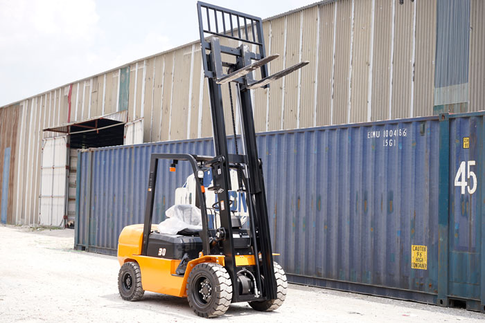 xe-nang-dau-3-tan-Hang-Cha-R-series-nhap-khau