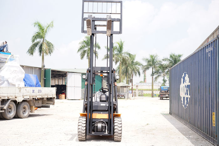 xe-nang-dau-3-tan-Hang-Cha-R-series-nhap-khau