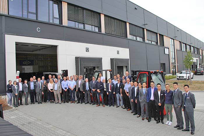 hangcha-phat-trien-toan-cau