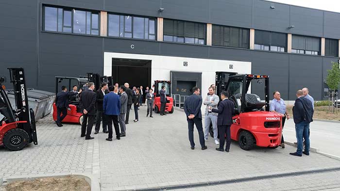 hangcha-phat-trien-toan-cau