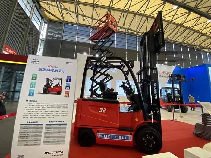 xe-nang-hangcha-tham-gia-trien-lam-cemat