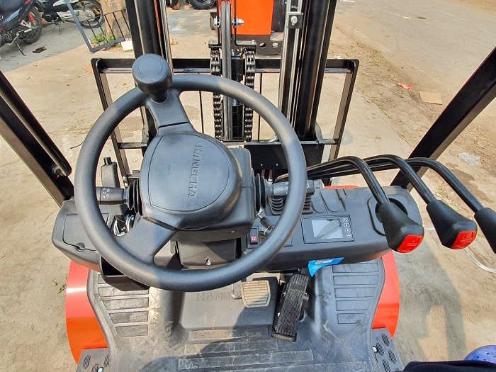 xe-nang-dien-3-tan-HangCha-binh-acquy-axit