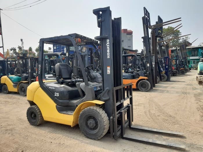 xe-nang-komatsu-doi-cao-17-luot