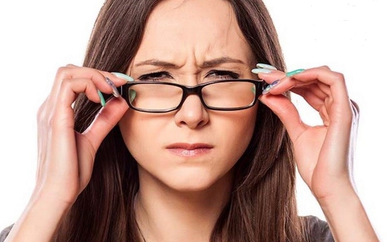 Những Tác Hại Của Việc Đeo Kính Sai Độ