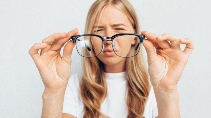 Những Tác Hại Của Việc Đeo Kính Sai Độ