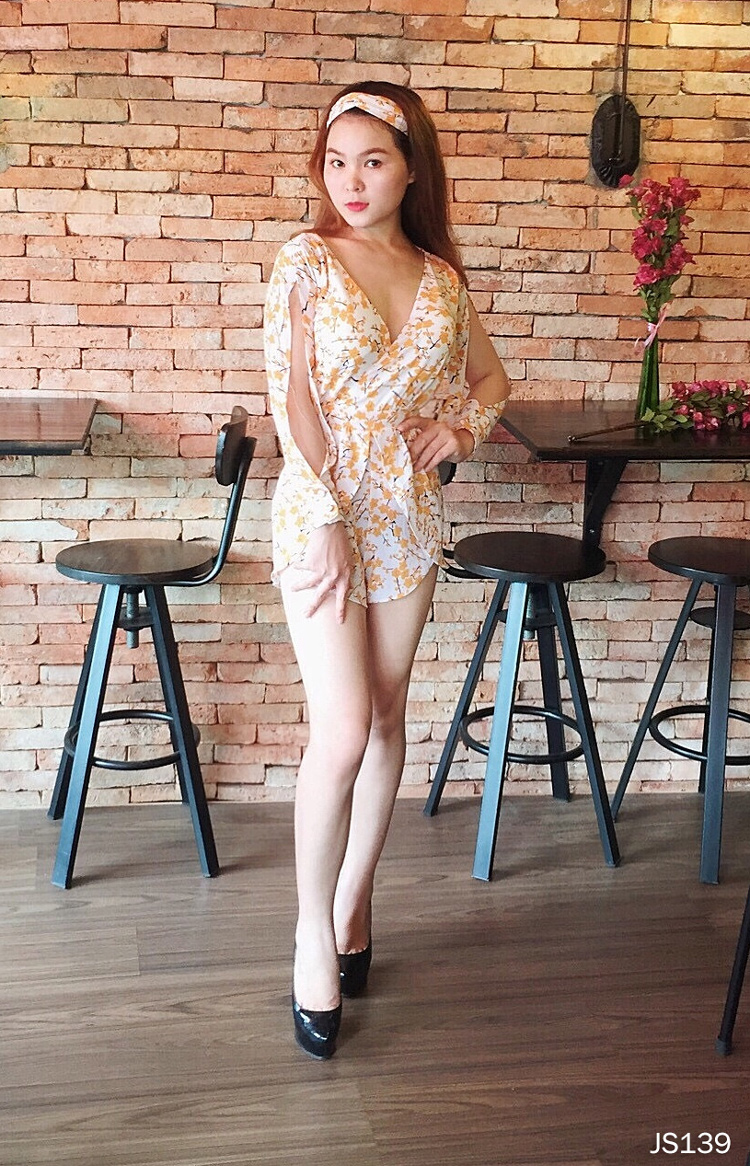 Jumpshort đắp chéo ngực cut out tay họa tiết hoa mai _ JS139HM