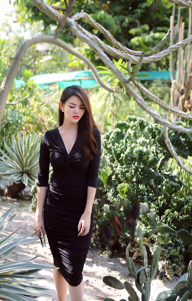 Đầm Ôm Tay Lỡ Nhún Sườn - Đen _ HA370