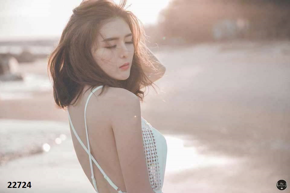 Đầm maxi cổ chữ V phối ren hở lưng #MX22724