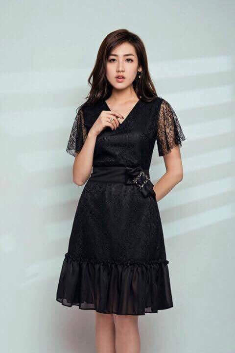 Đầm Ren Cổ Tim Kèm Nơ Đính Đá #D643