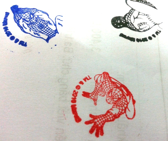 In dấu hình người nhện Disney, đầu đóng hình người nhiện và dấu lăn In-dau-do-choi2
