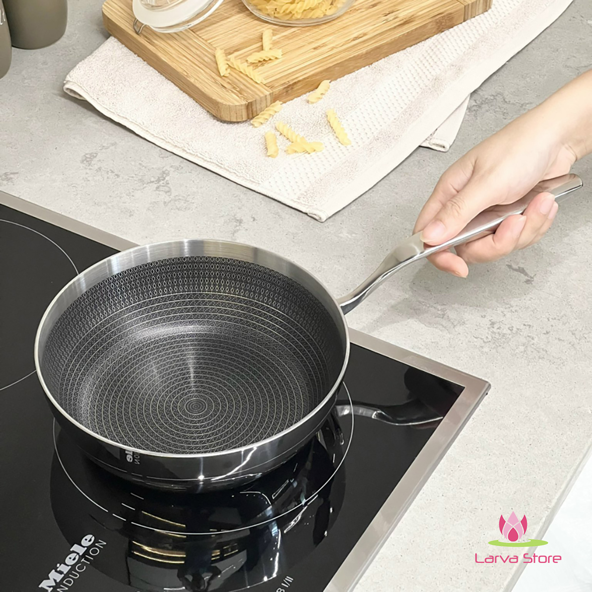 Chao inox Kaiyo chong dinh hoa van noi