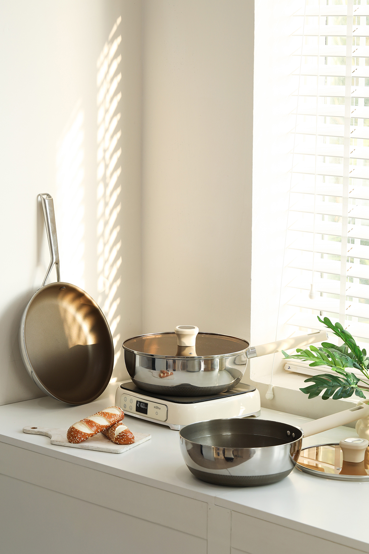 Chảo siêu chống dính Haatz Titanium Aura size 28cm cạn lòng