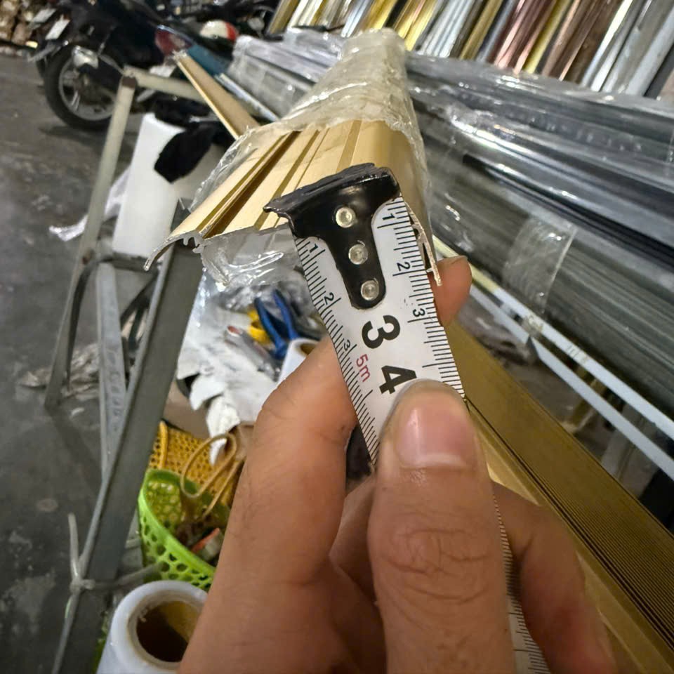 Nẹp nhôm chống trượt cầu thang có LED