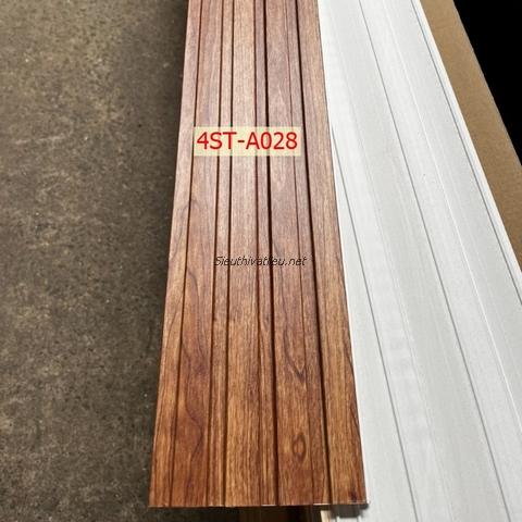 Lam nhựa 4 sóng 4ST-028 vân gỗ màu nâu