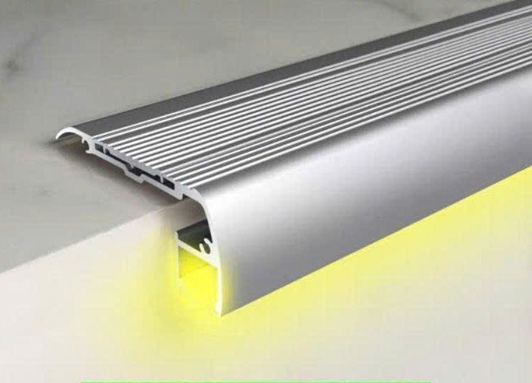 Nẹp nhôm chống trượt cầu thang có LED