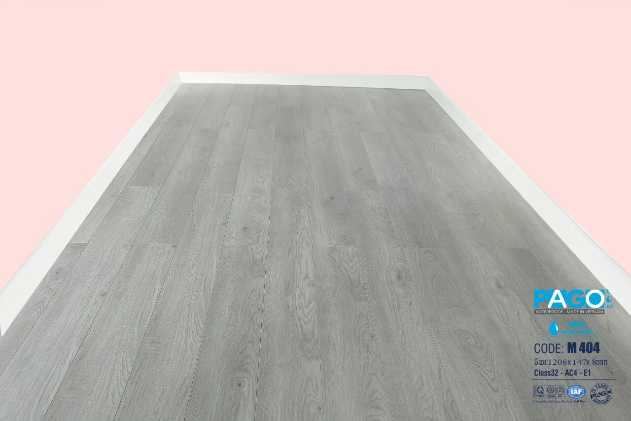 Sàn gỗ cốt xanh Pago M404 8mm bản nhỏ