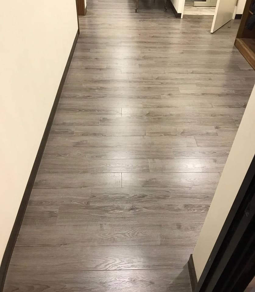 Sàn gỗ Malaysia Inovar FE328 12mm bề mặt vân chìm