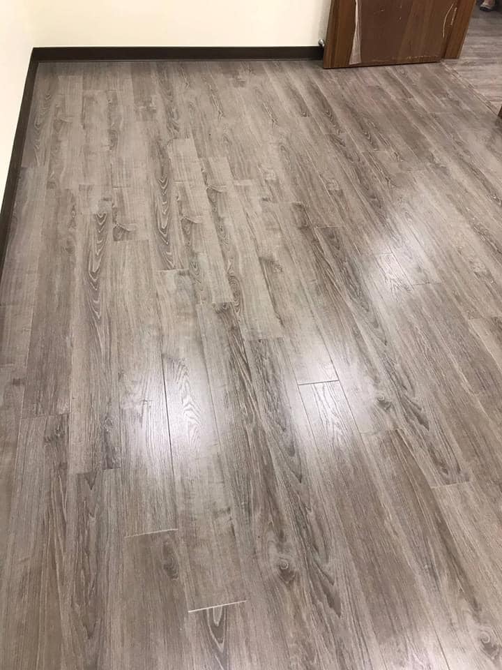 Sàn gỗ Malaysia Inovar FE328 12mm bề mặt vân chìm