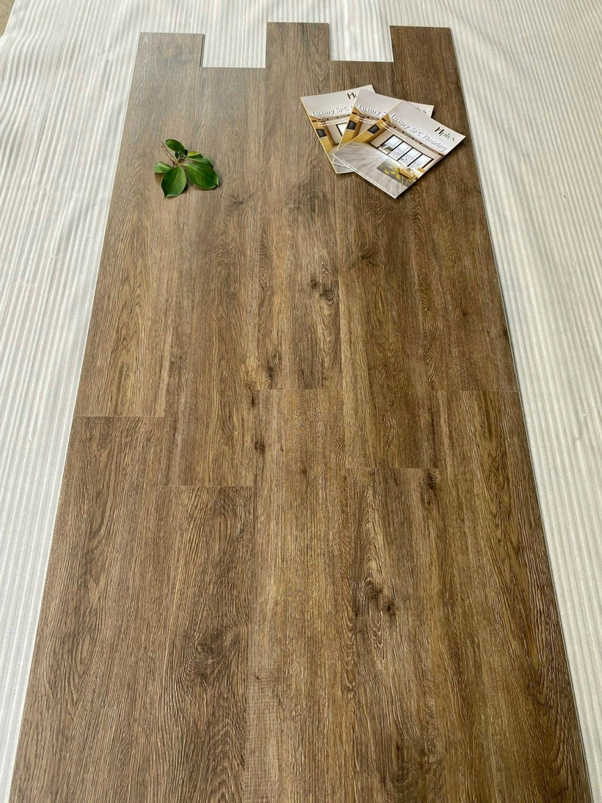 Sàn nhựa hèm khóa vân gỗ Hplus 6004-18